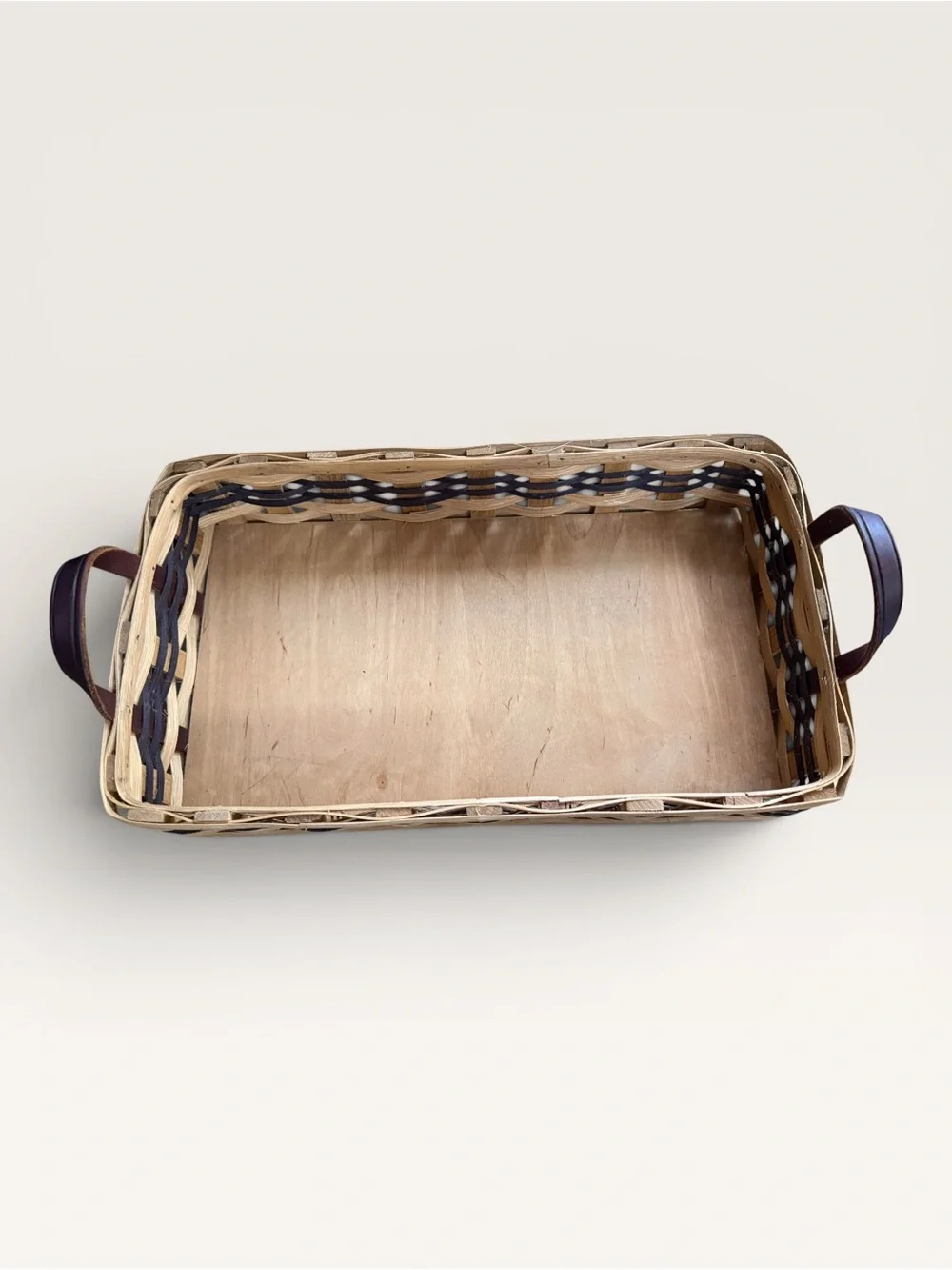 Handcrafted Amish Woven Basket w/Makers Info on Basket Bottom